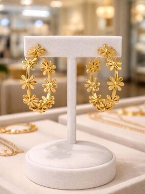 NEW 18K Gold Plated Daisy Flower Round Hoop Earrings non refundable